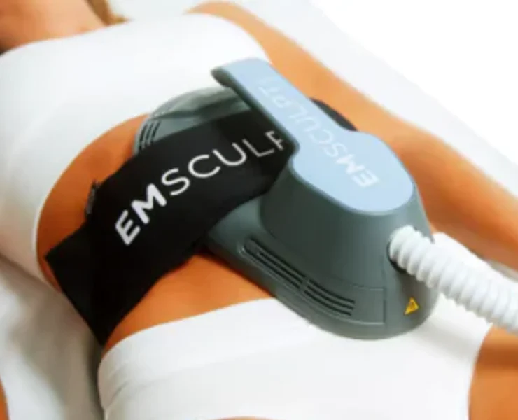 a client receiving BTL's Emsculpt Neo, which has been added to Alo Wellness Clubs