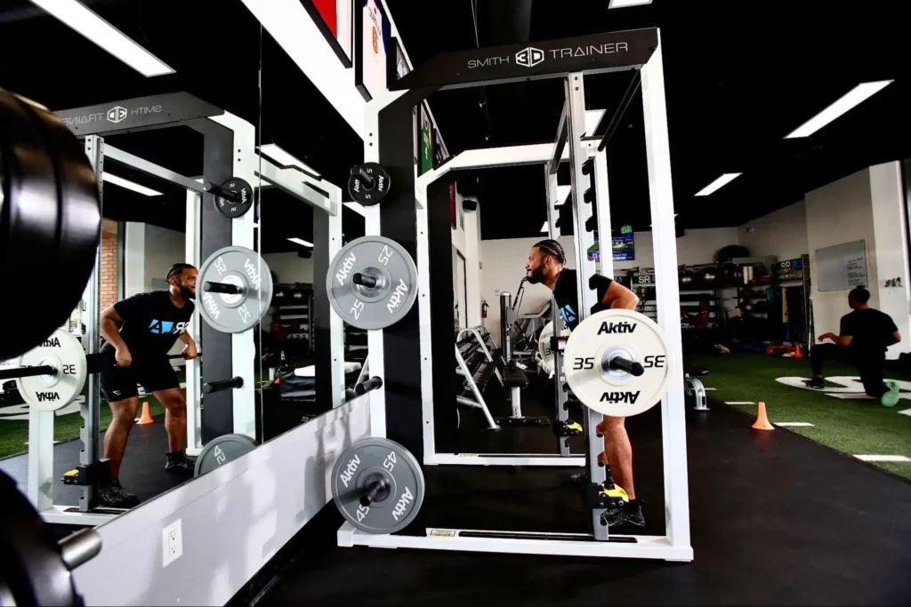 man works out in a smith machine from Akitv Solutions