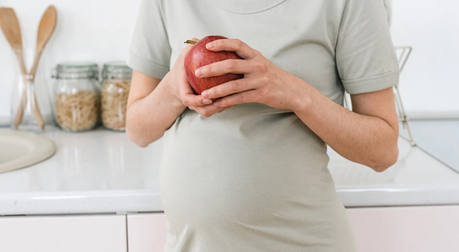 Pregnant woman holding an apple