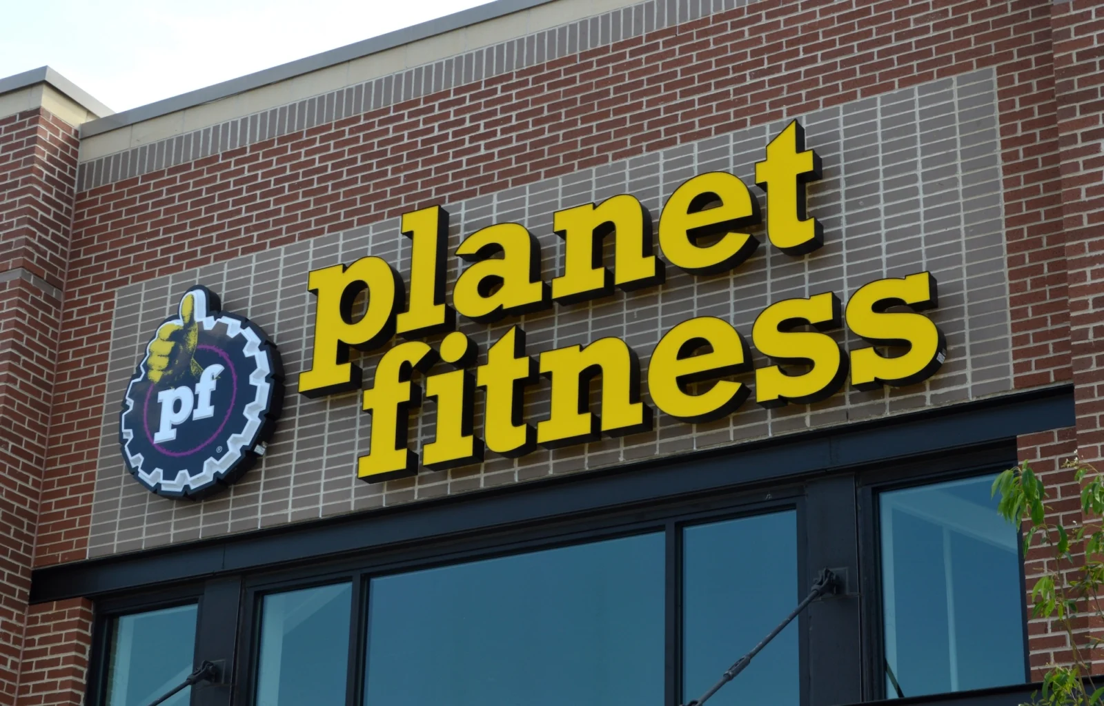 exterior shot of a Planet Fitness gym in Ohio